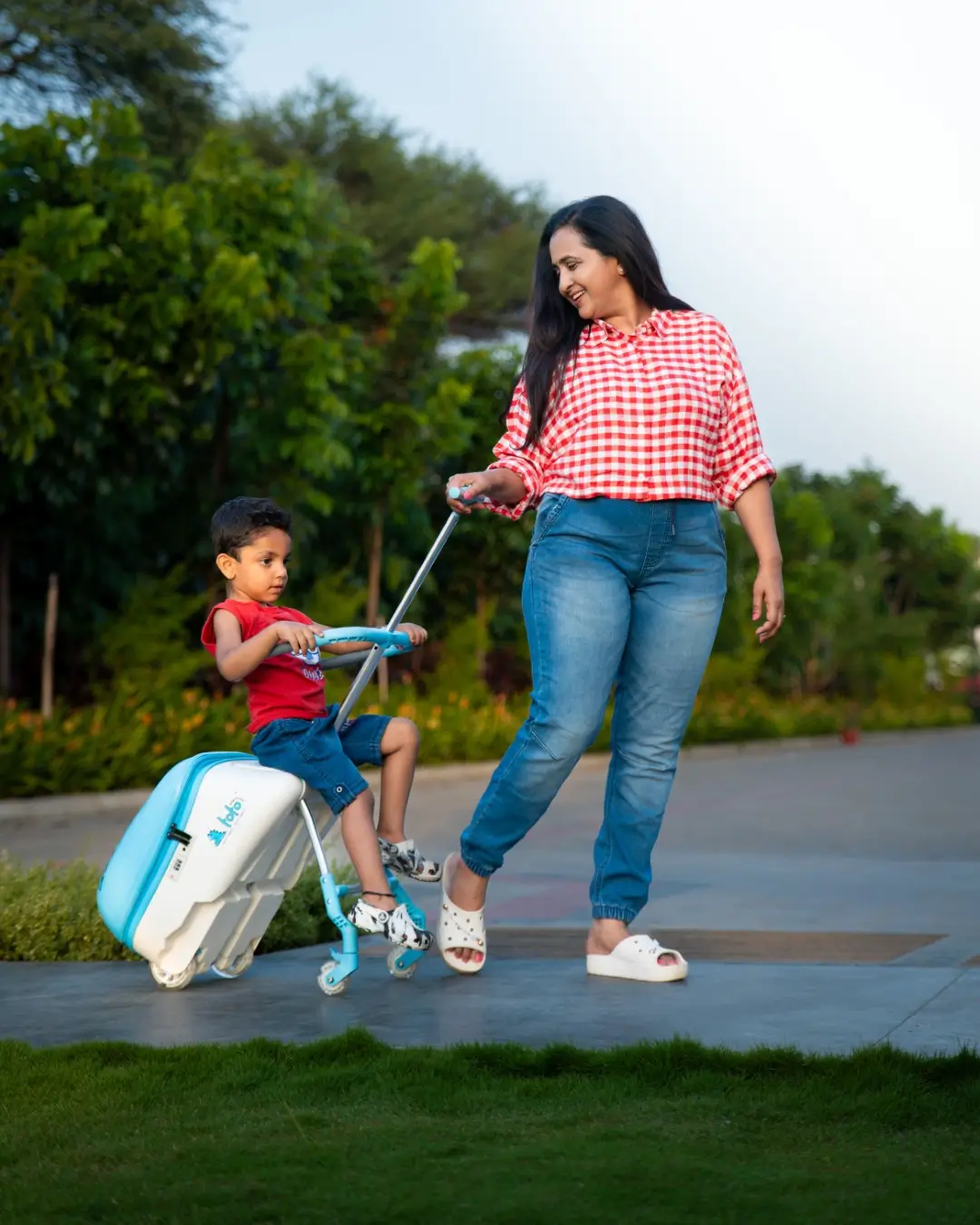 Toto Baby Care Roll N Go – Kids Ride-on Suitcase (3–7 Years) - Blue - Image 14